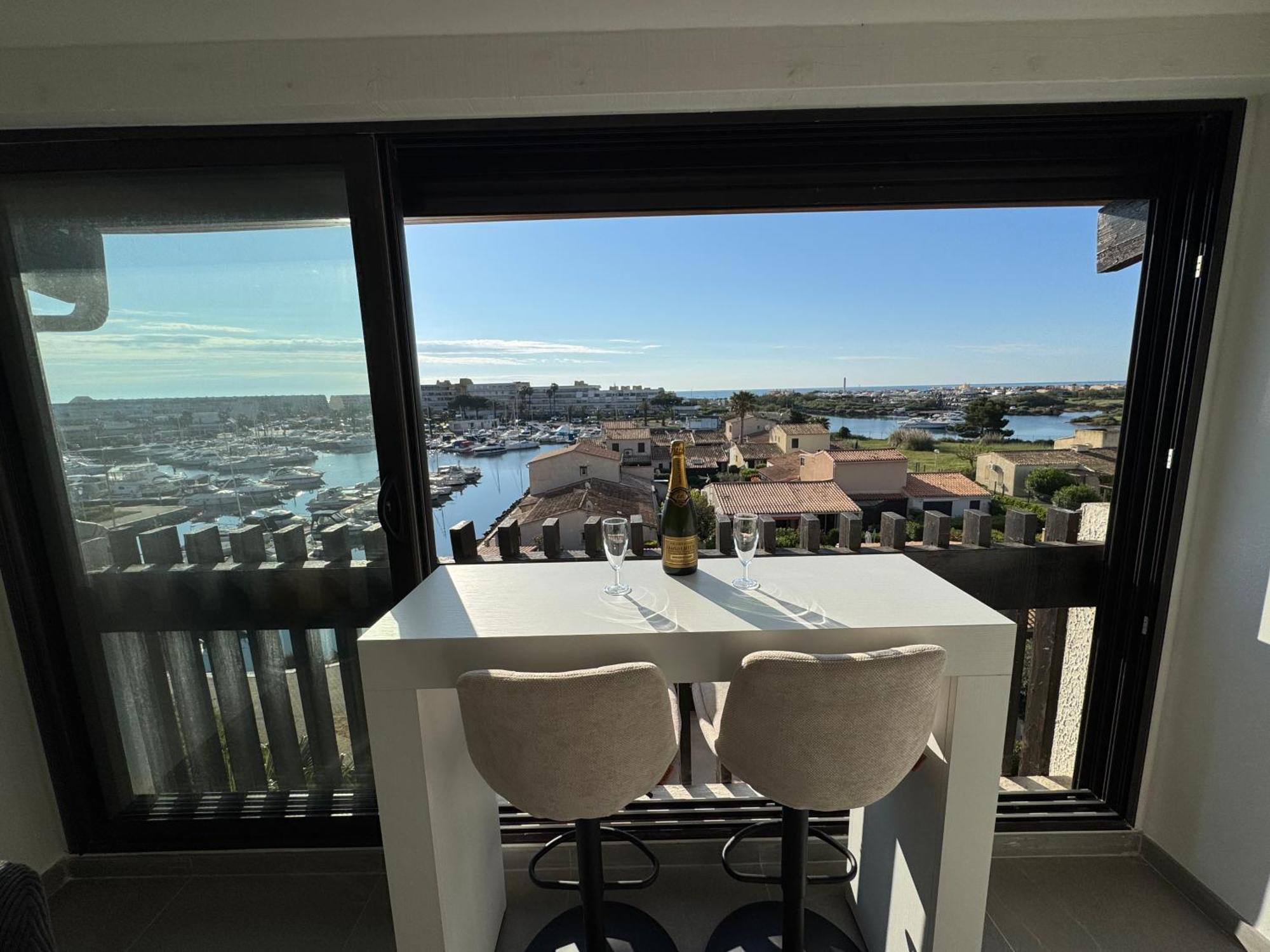 Résidence port venus -au village naturiste -avec une vue sur le port et la mer Agde Exterior foto